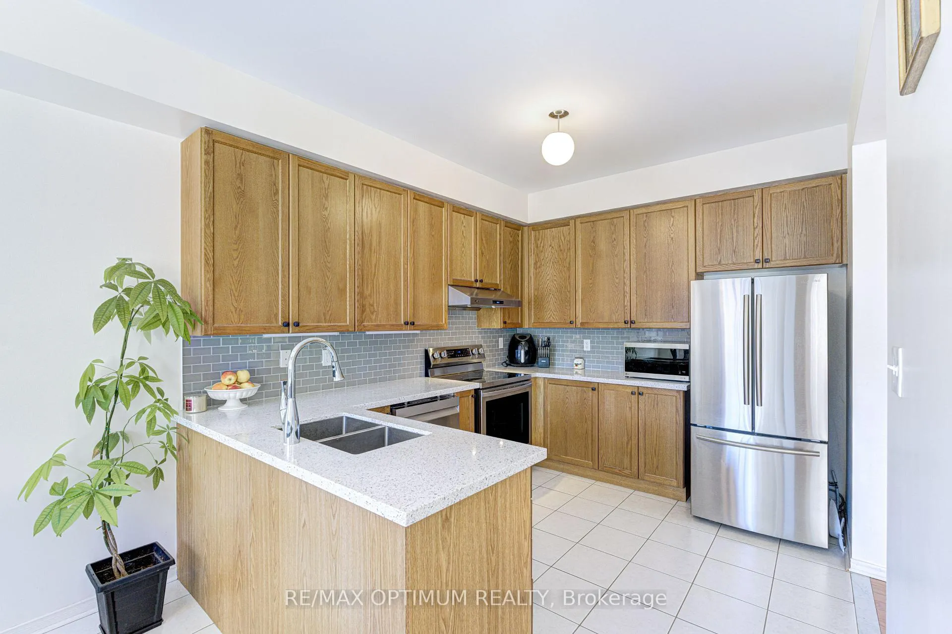 Photo 10 of 77 Personna Circle, Brampton, Credit Valley — HOMEH
