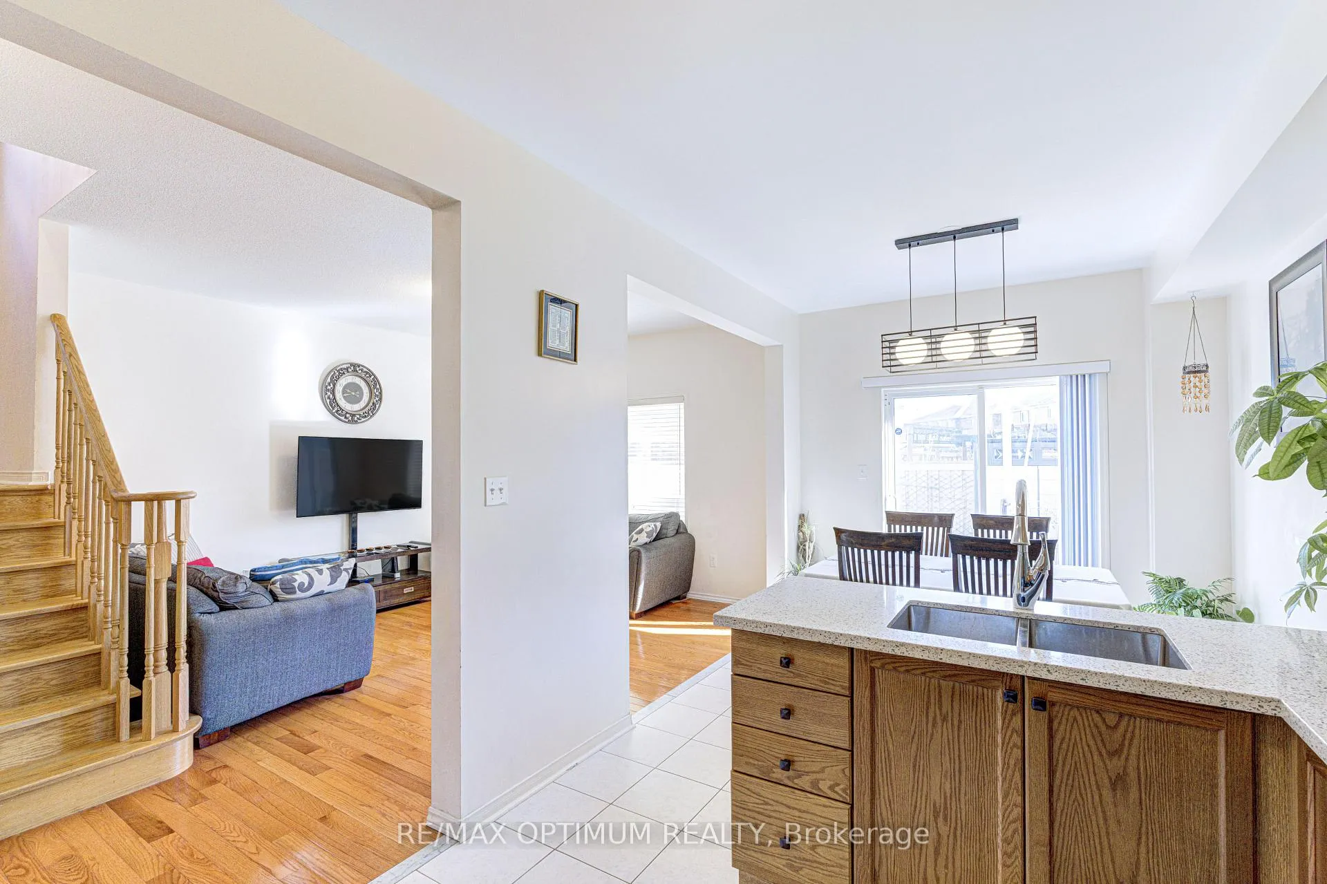 Photo 12 of 77 Personna Circle, Brampton, Credit Valley — HOMEH