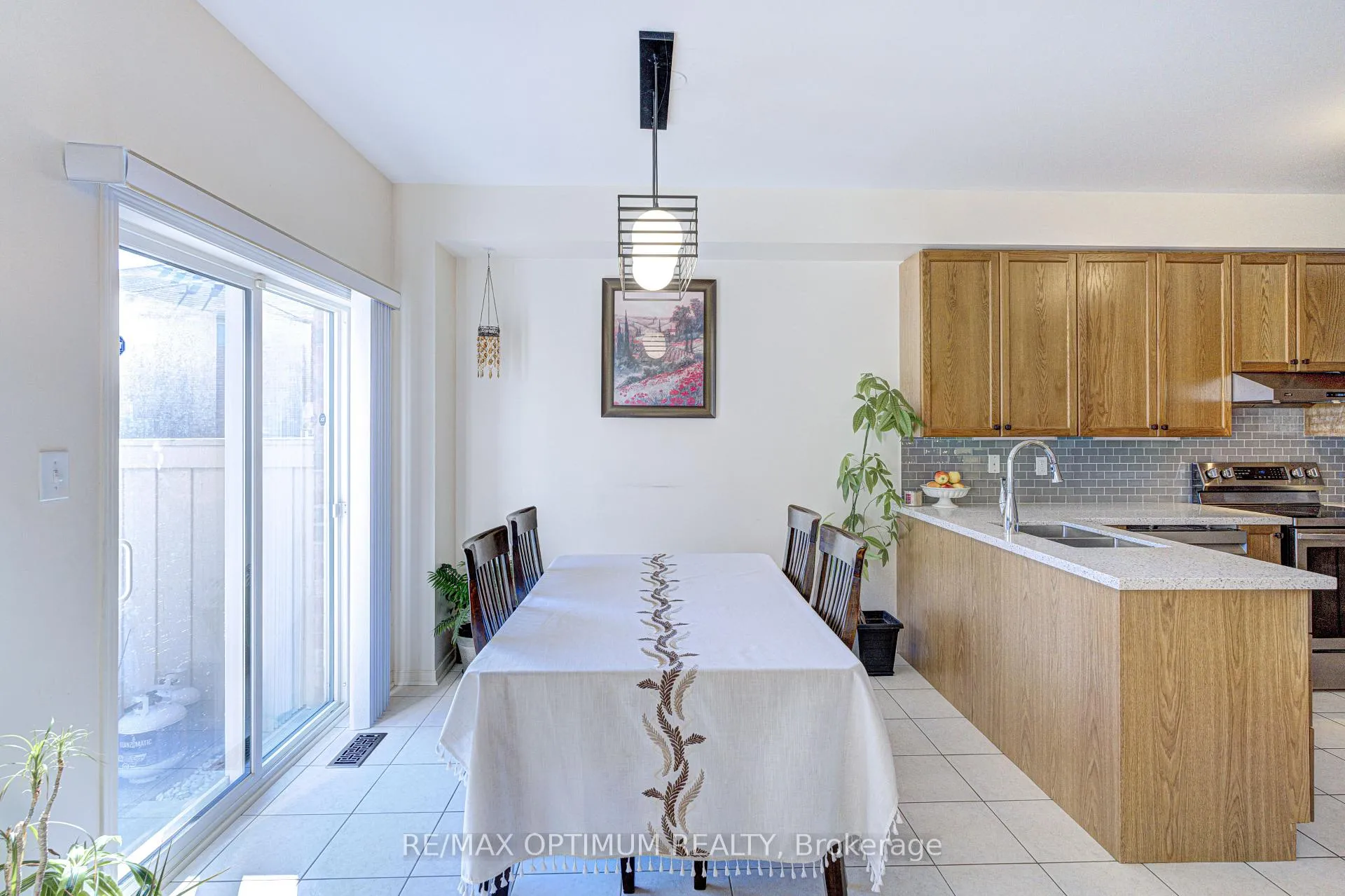 Photo 13 of 77 Personna Circle, Brampton, Credit Valley — HOMEH