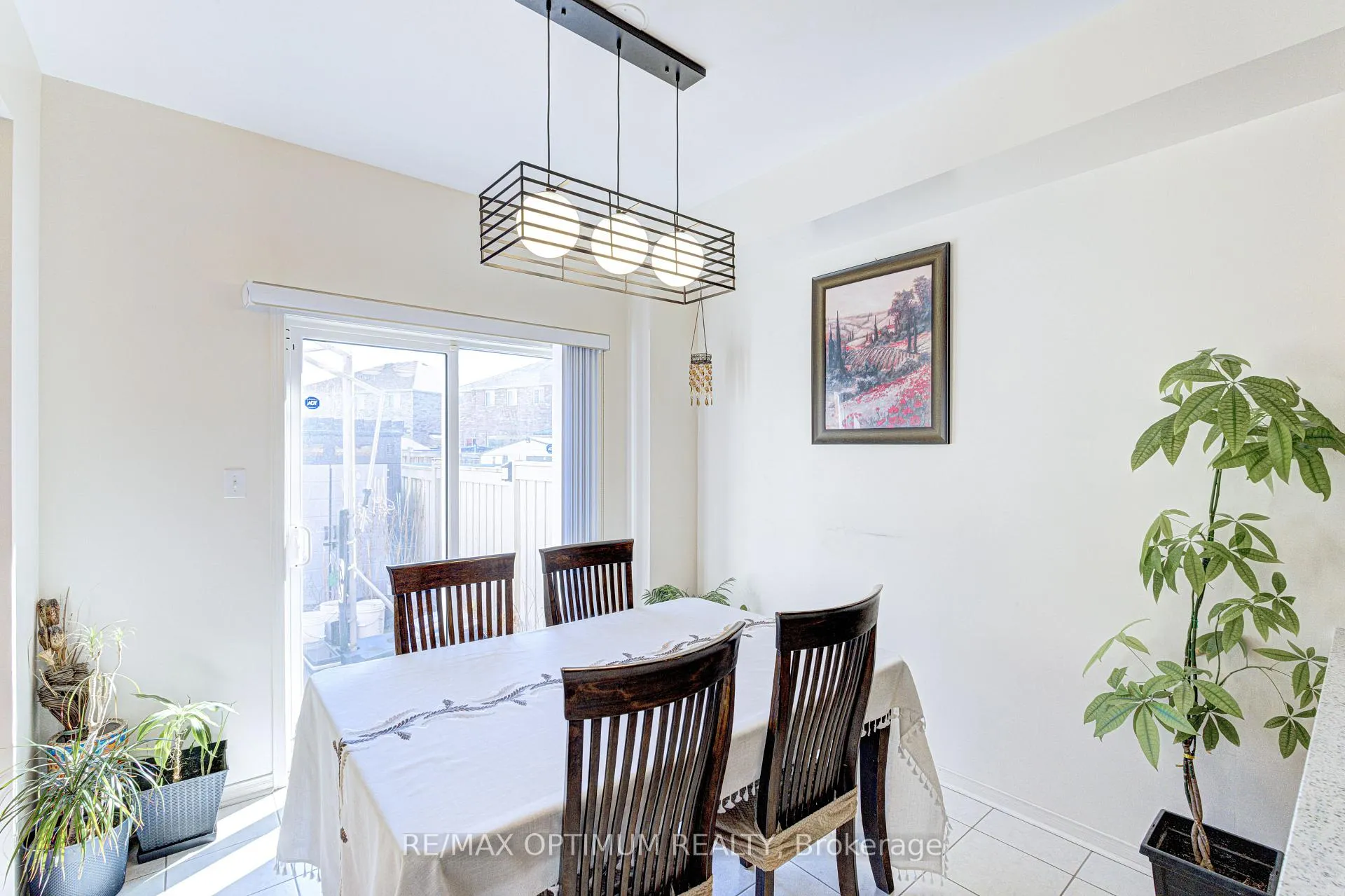 Photo 14 of 77 Personna Circle, Brampton, Credit Valley — HOMEH