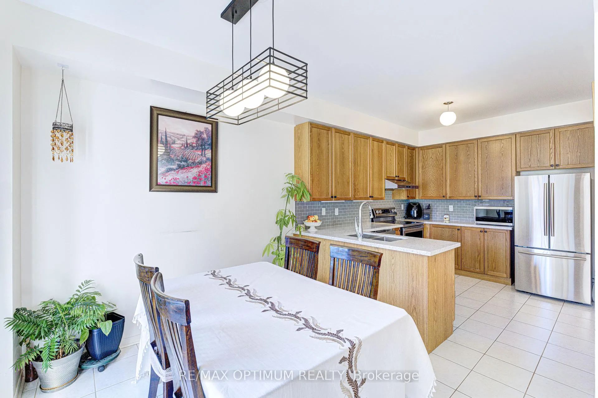 Photo 16 of 77 Personna Circle, Brampton, Credit Valley — HOMEH