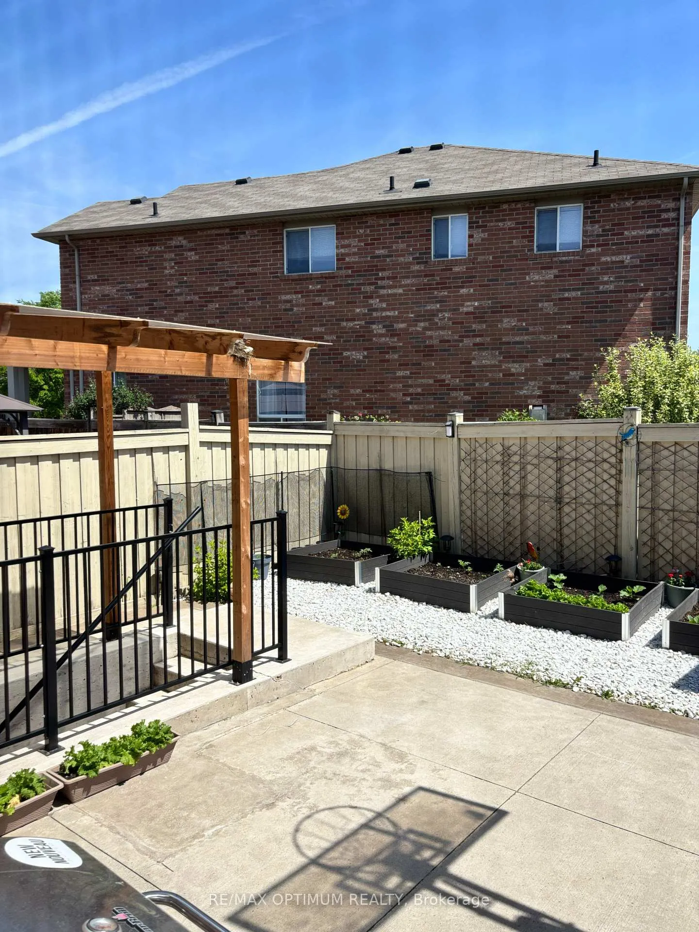 Photo 37 of 77 Personna Circle, Brampton, Credit Valley — HOMEH