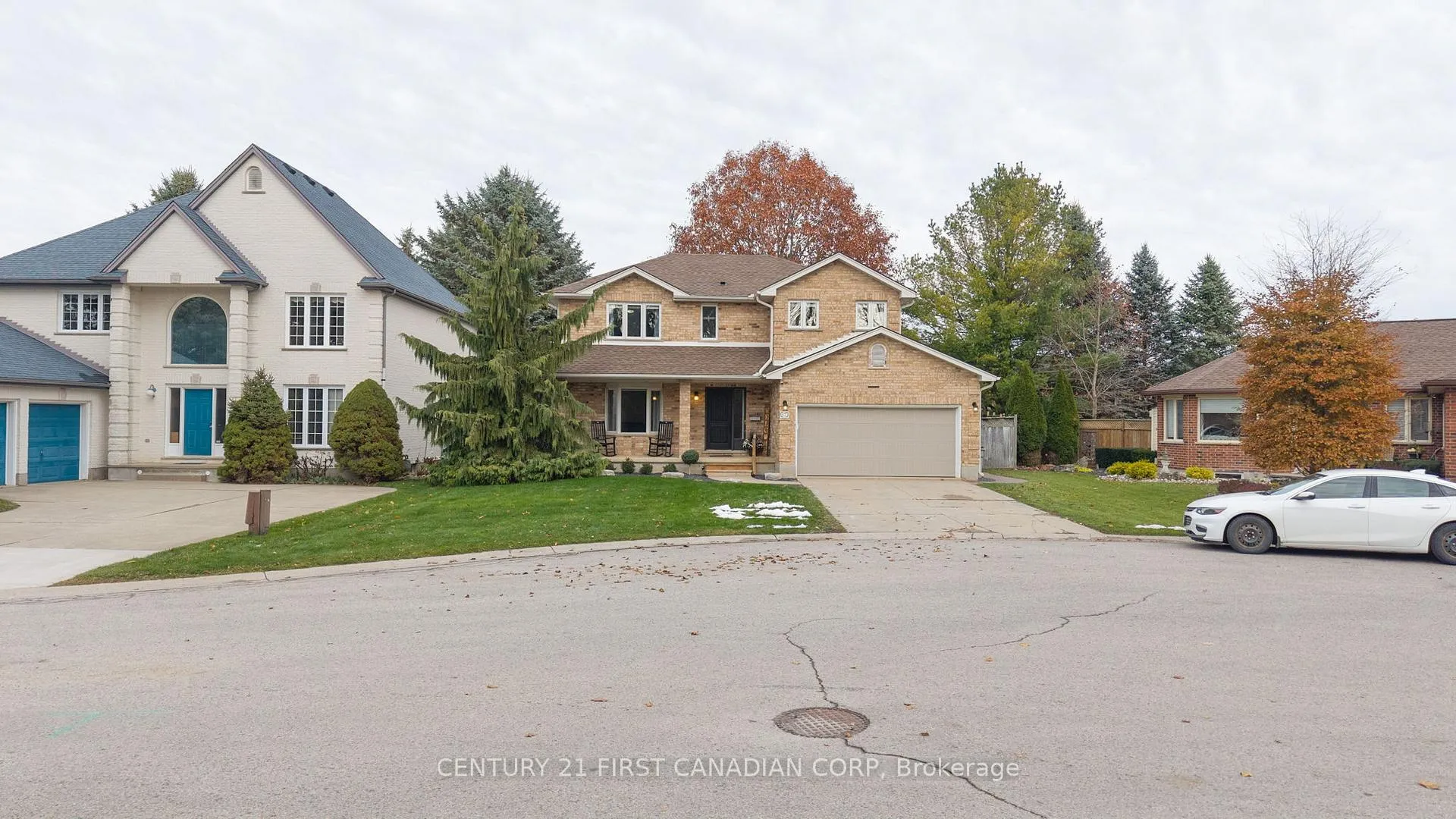Photo 2 of 17 Allison Court, Strathroy-Caradoc, NE — HOMEH
