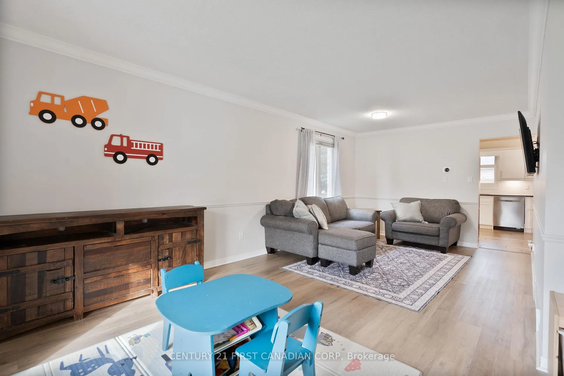 Photo 14 of 17 Allison Court, Strathroy-Caradoc, NE — HOMEH