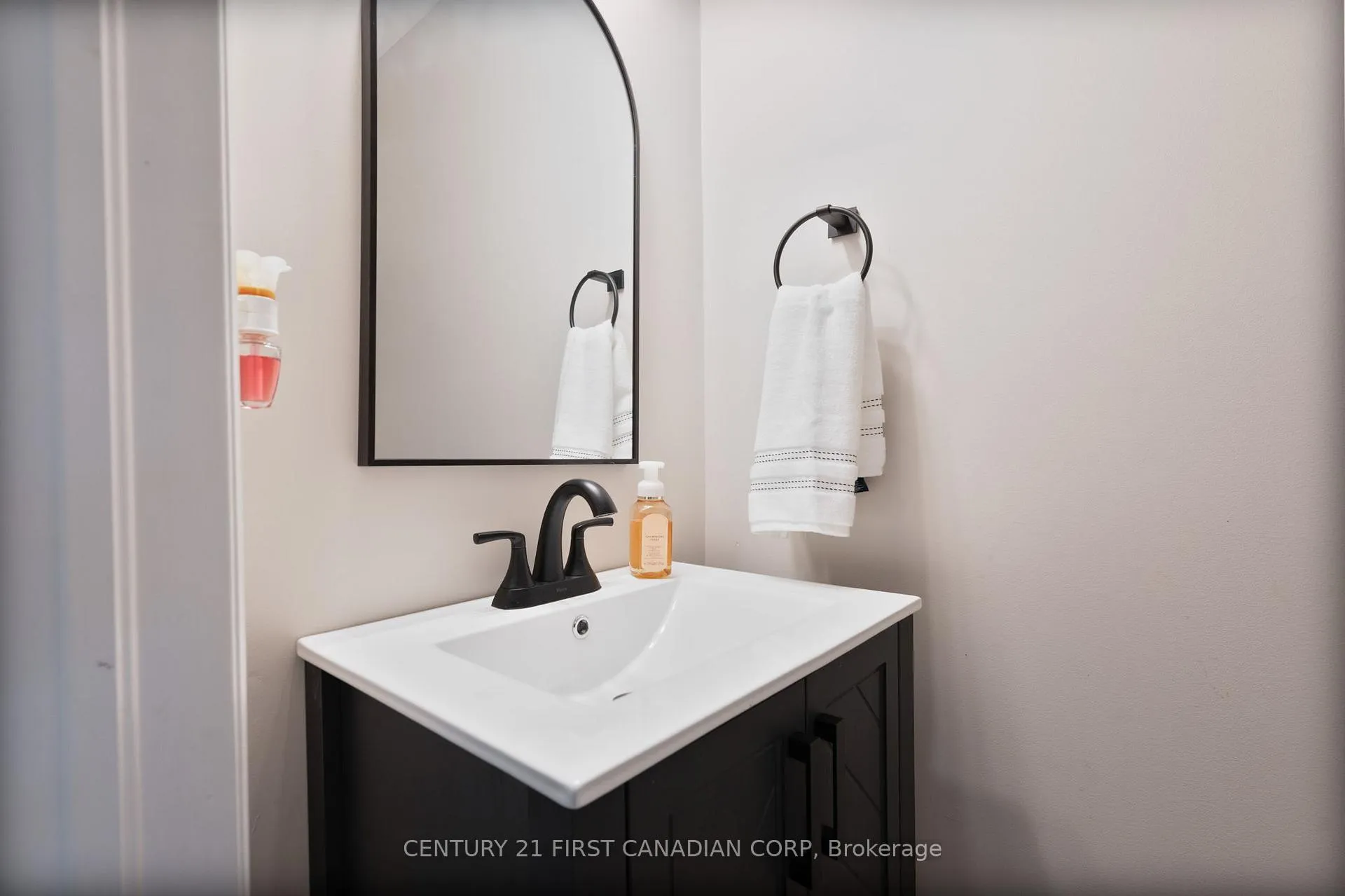 Photo 24 of 17 Allison Court, Strathroy-Caradoc, NE — HOMEH