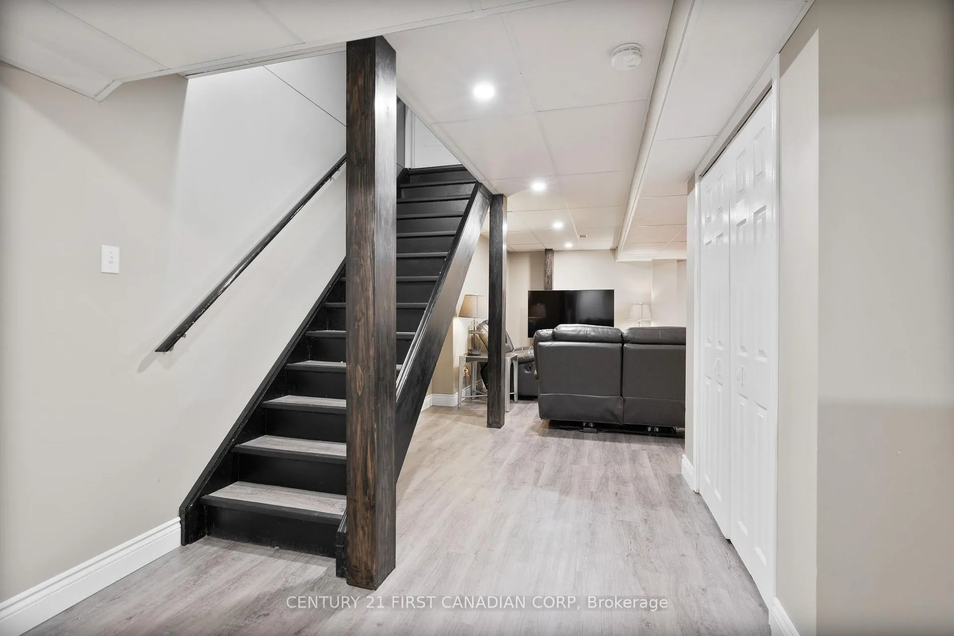 Photo 34 of 17 Allison Court, Strathroy-Caradoc, NE — HOMEH