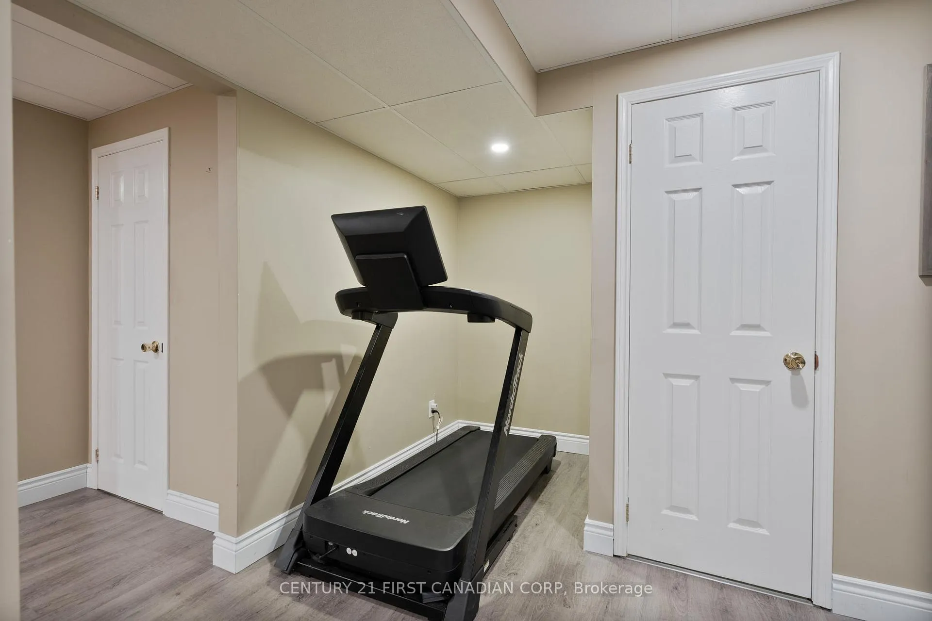 Photo 41 of 17 Allison Court, Strathroy-Caradoc, NE — HOMEH