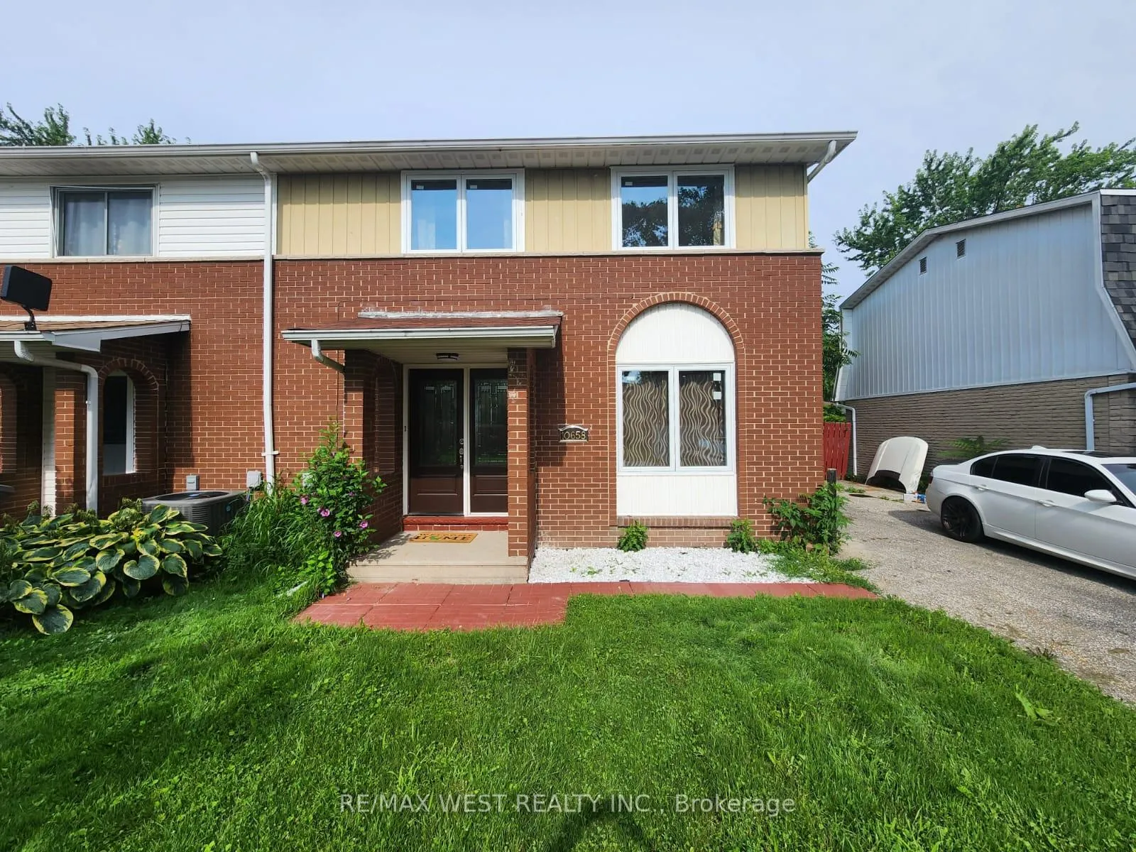 Photo 2 of 10658 Atwater Crescent, Windsor — HOMEH