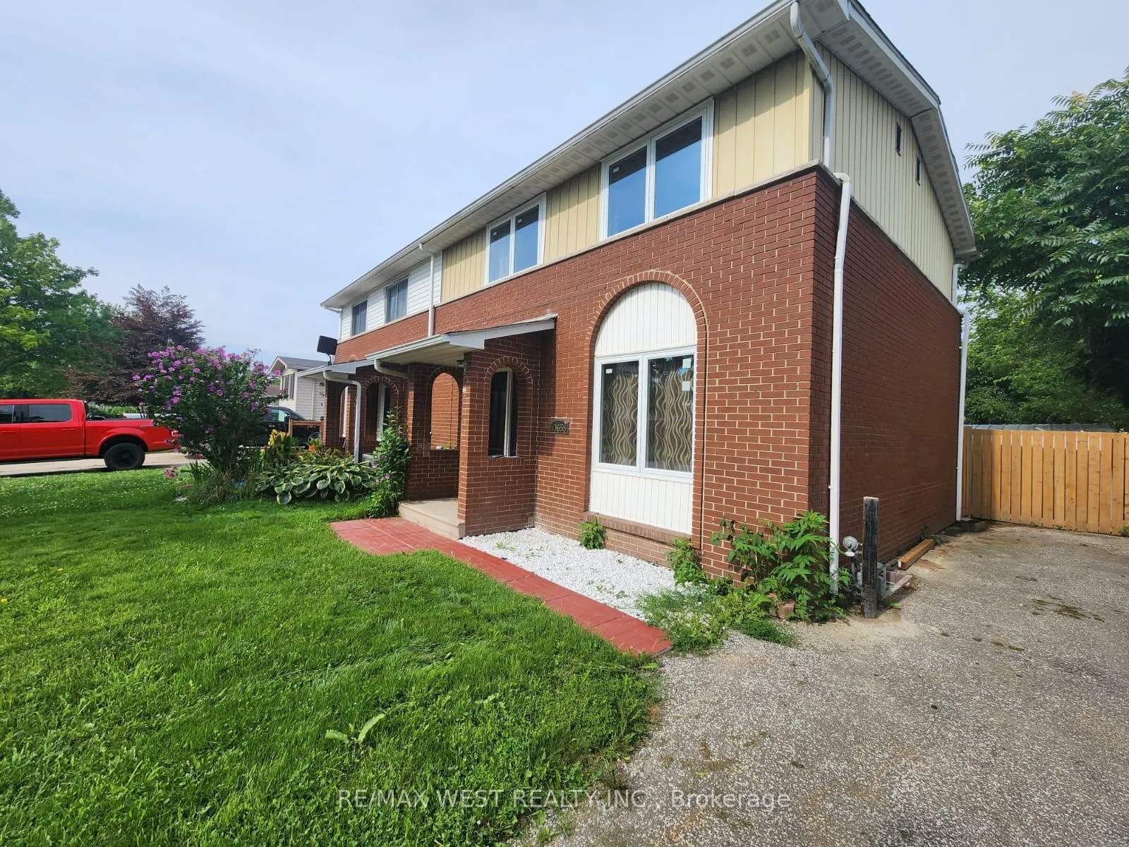 Photo 3 of 10658 Atwater Crescent, Windsor — HOMEH