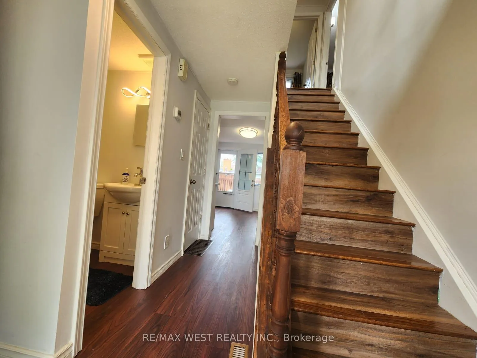 Photo 7 of 10658 Atwater Crescent, Windsor — HOMEH