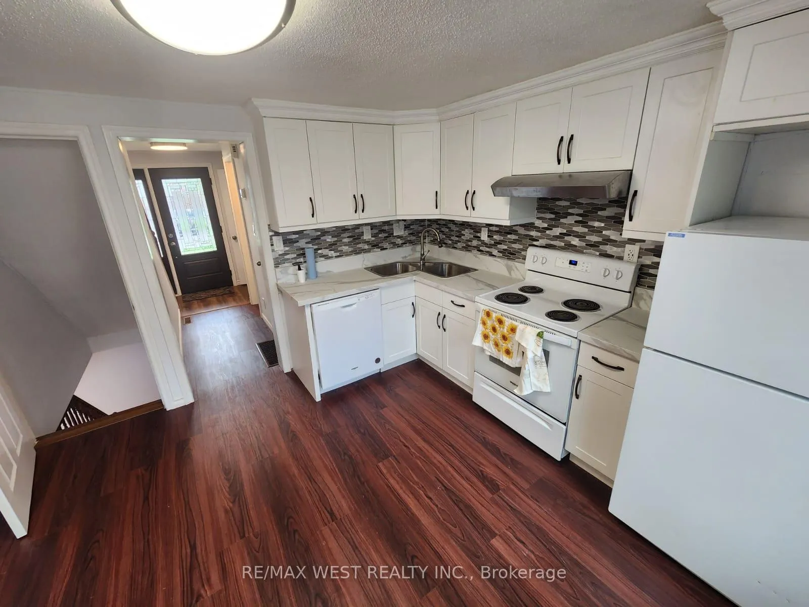 Photo 10 of 10658 Atwater Crescent, Windsor — HOMEH