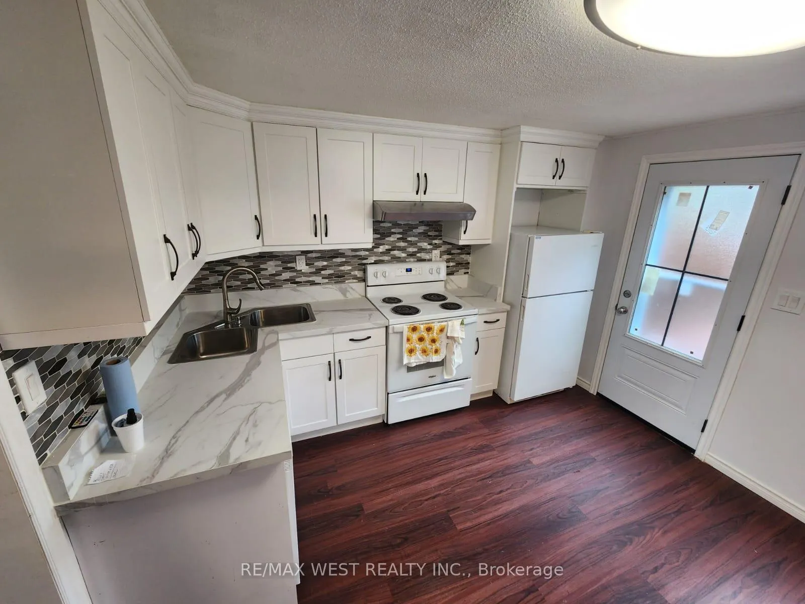 Photo 11 of 10658 Atwater Crescent, Windsor — HOMEH