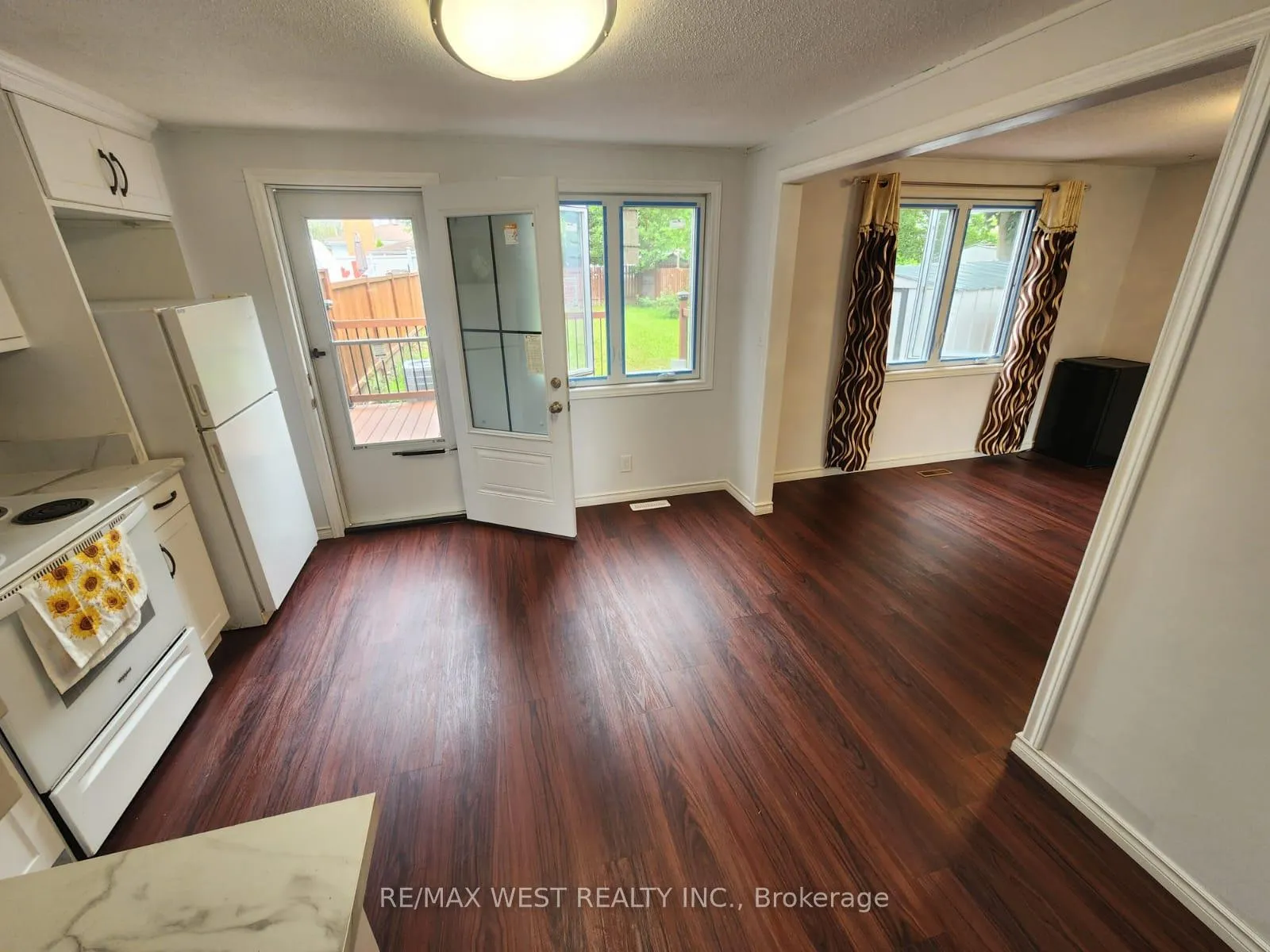 Photo 13 of 10658 Atwater Crescent, Windsor — HOMEH