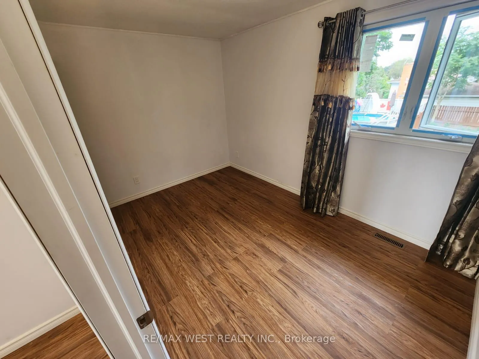 Photo 18 of 10658 Atwater Crescent, Windsor — HOMEH