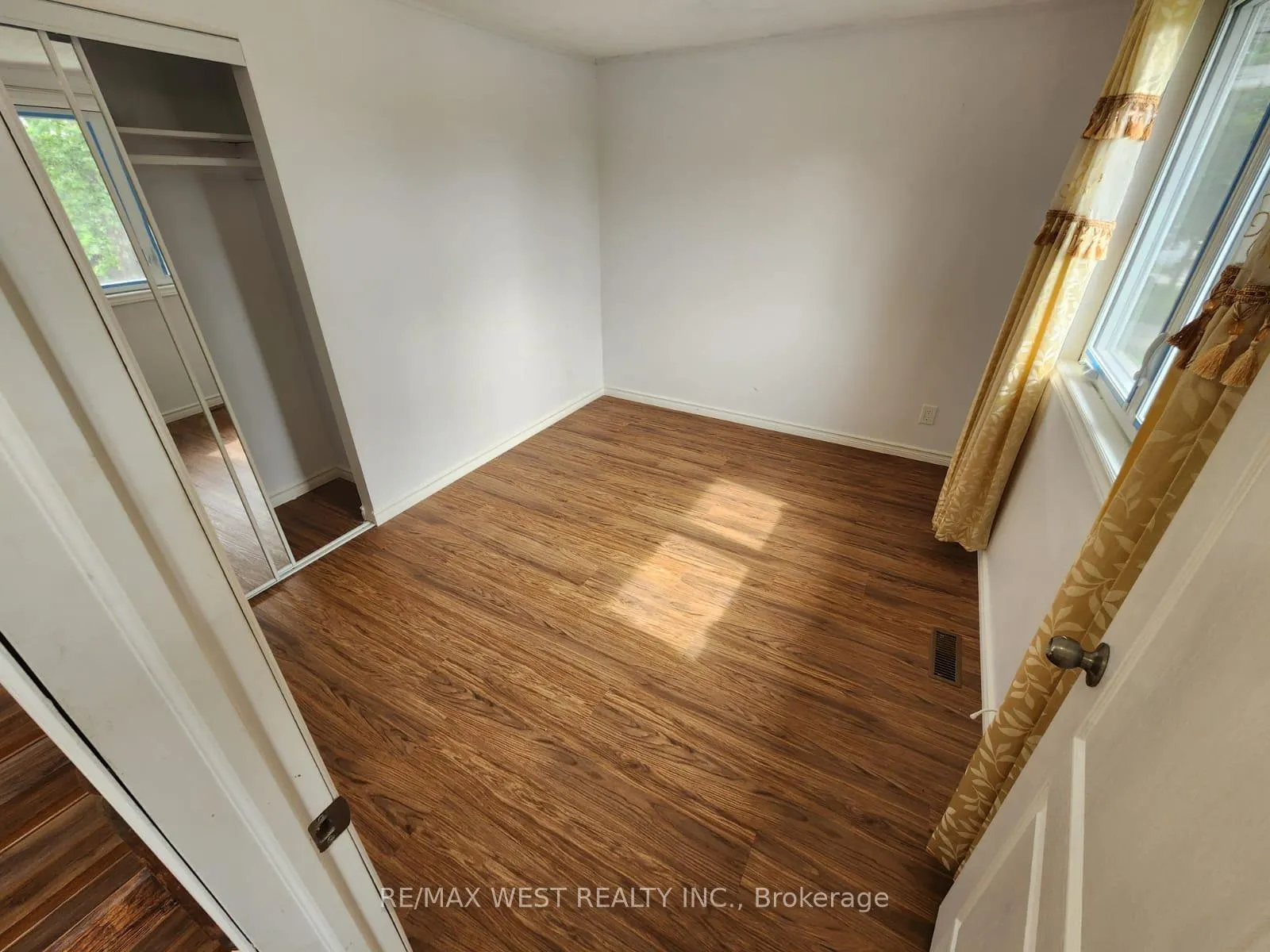 Photo 24 of 10658 Atwater Crescent, Windsor — HOMEH