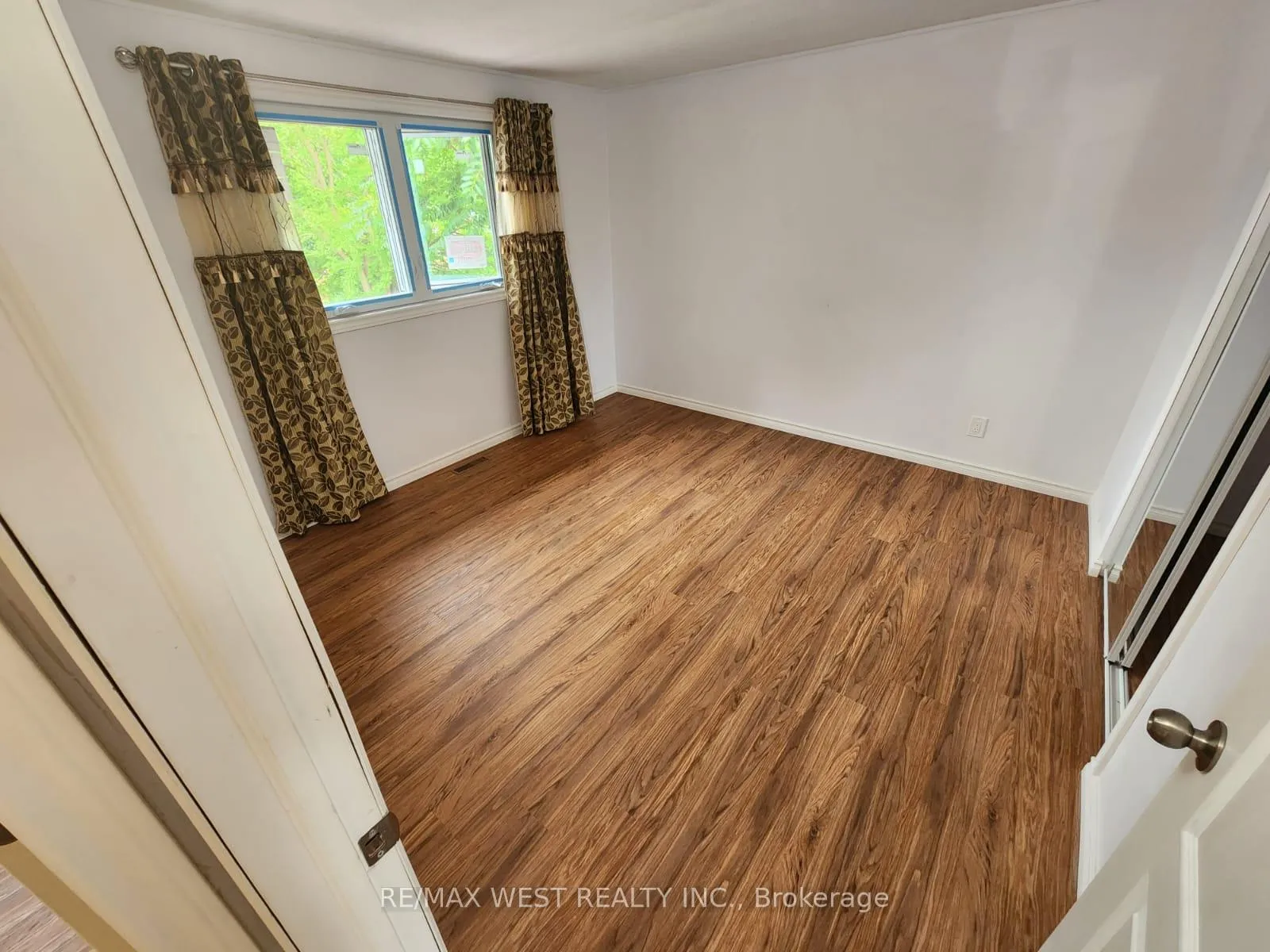 Photo 31 of 10658 Atwater Crescent, Windsor — HOMEH