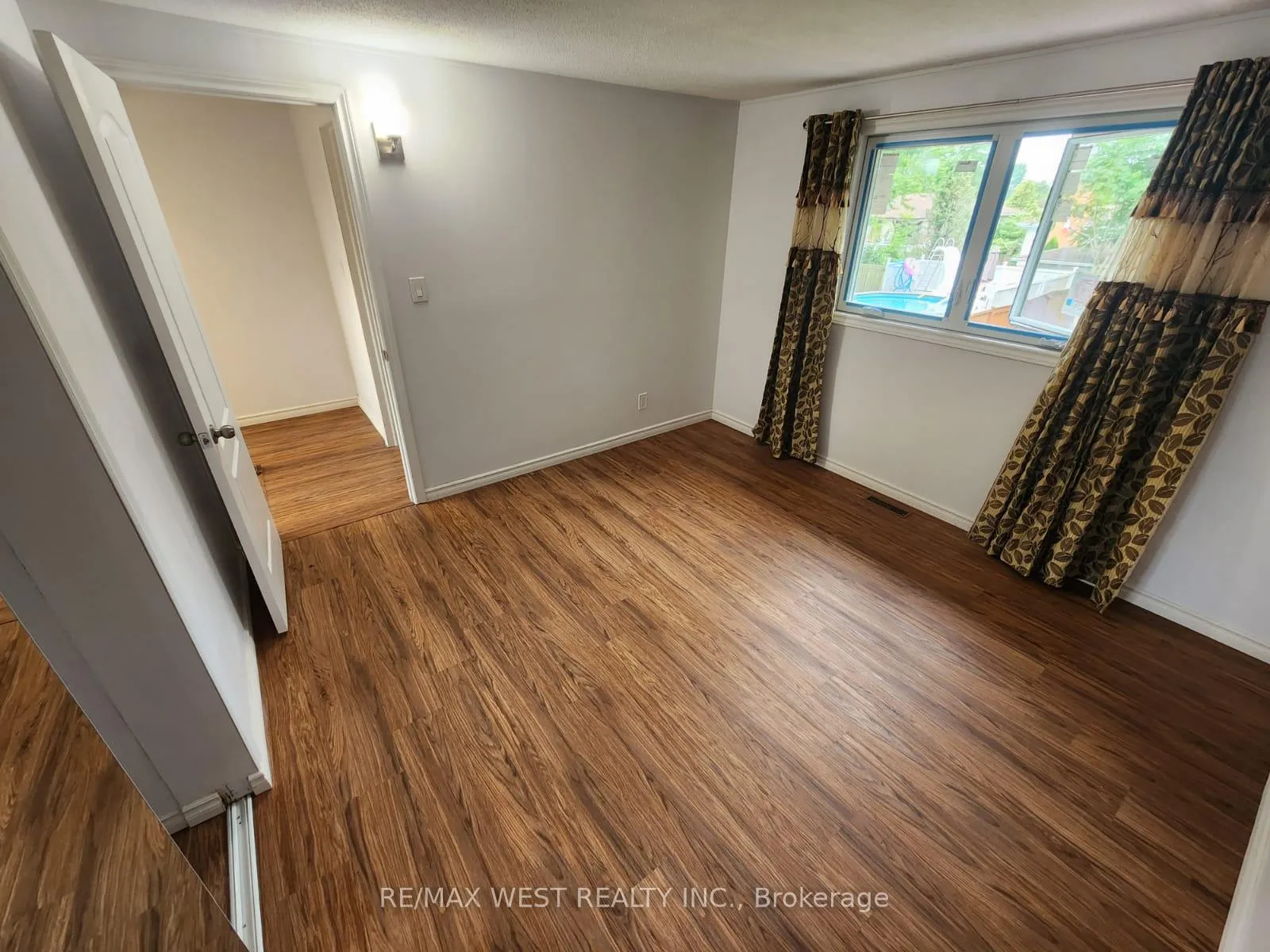 Photo 32 of 10658 Atwater Crescent, Windsor — HOMEH