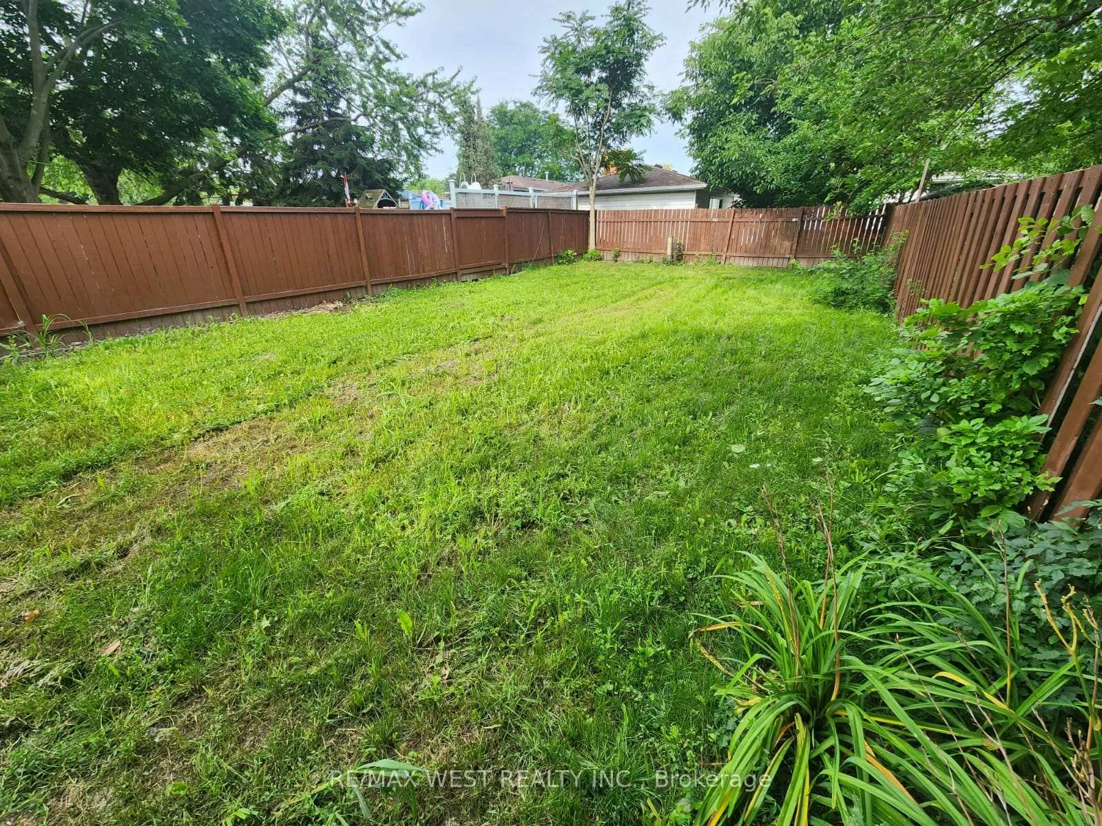 Photo 35 of 10658 Atwater Crescent, Windsor — HOMEH