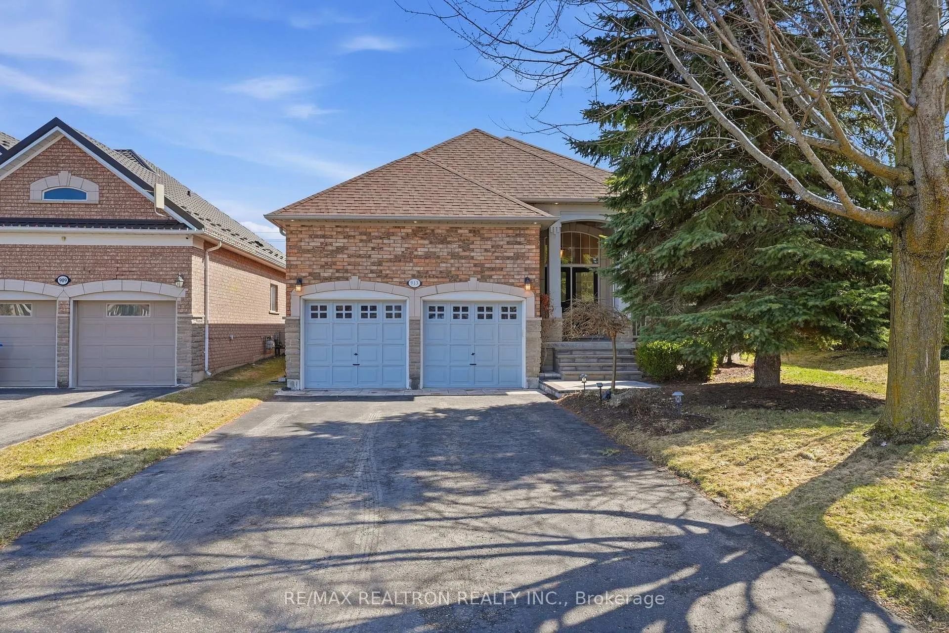 Front of 913 Bayley Court