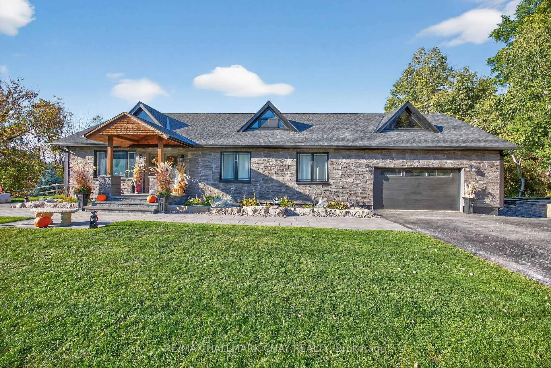 Front of 6172 14th Line