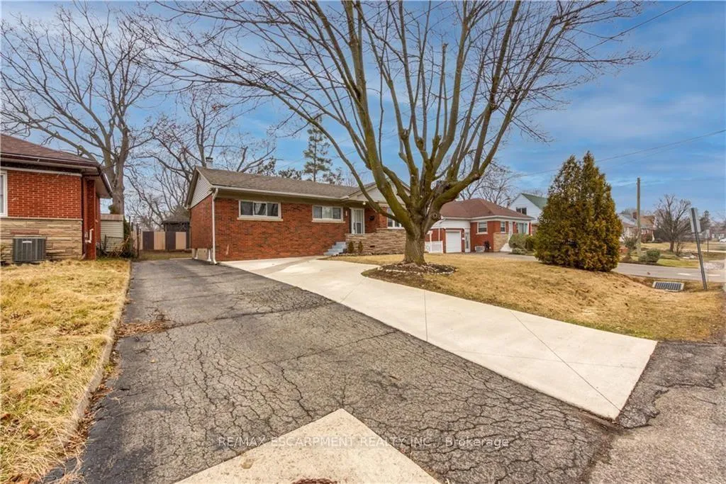 Photo 3 of 39 Bland Avenue, Hamilton, Stoney Creek — HOMEH