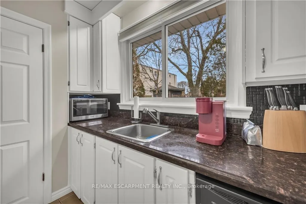 Photo 5 of 39 Bland Avenue, Hamilton, Stoney Creek — HOMEH