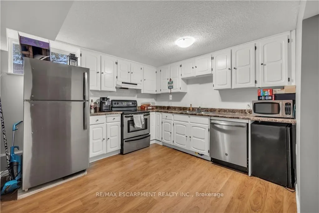 Photo 22 of 39 Bland Avenue, Hamilton, Stoney Creek — HOMEH