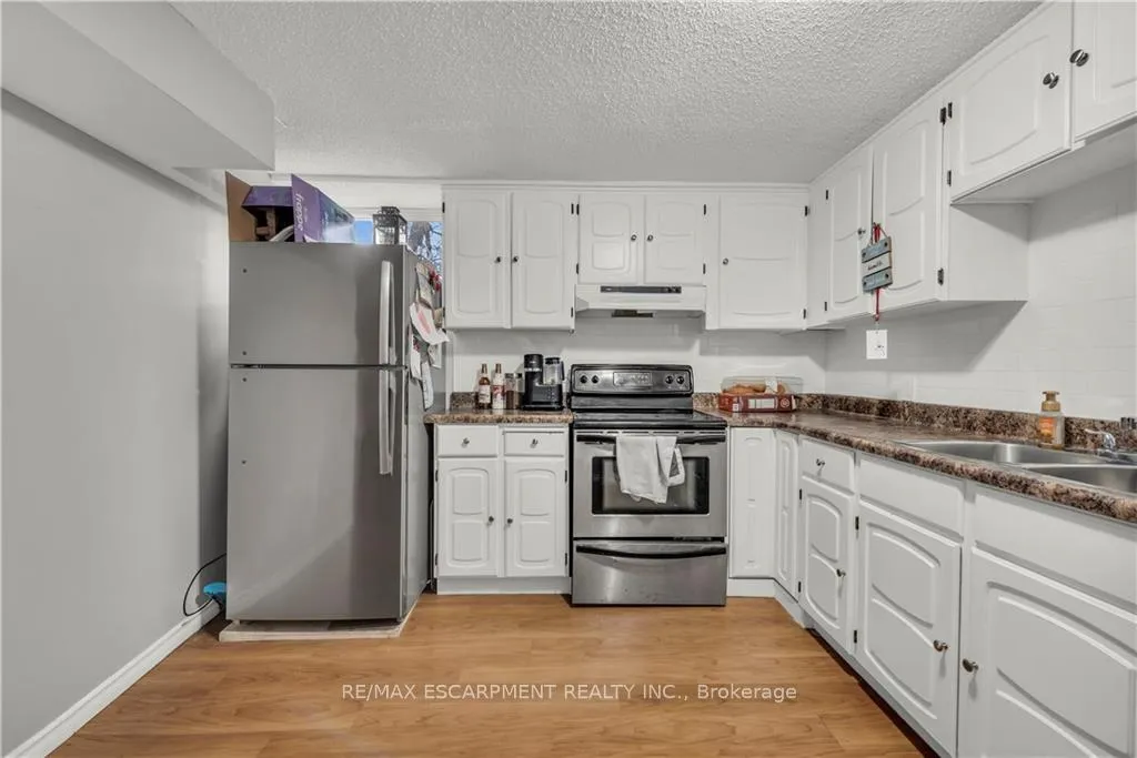 Photo 23 of 39 Bland Avenue, Hamilton, Stoney Creek — HOMEH