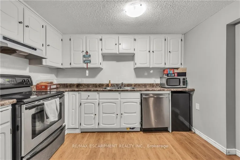 Photo 24 of 39 Bland Avenue, Hamilton, Stoney Creek — HOMEH