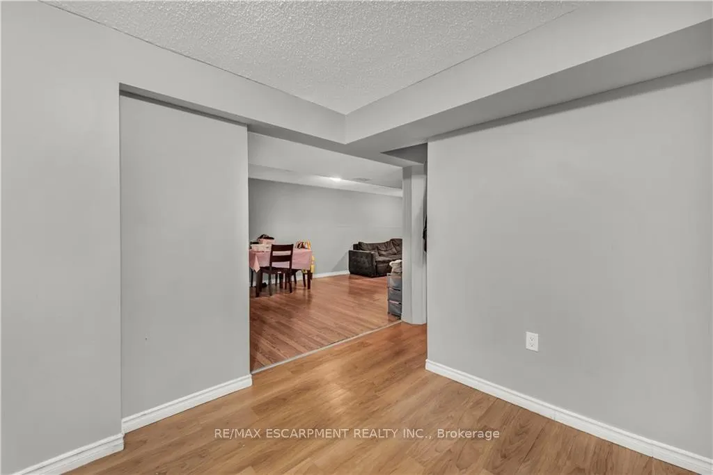 Photo 25 of 39 Bland Avenue, Hamilton, Stoney Creek — HOMEH