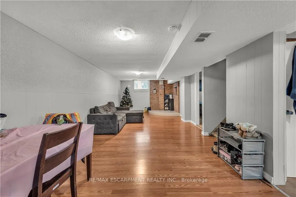 Photo 27 of 39 Bland Avenue, Hamilton, Stoney Creek — HOMEH