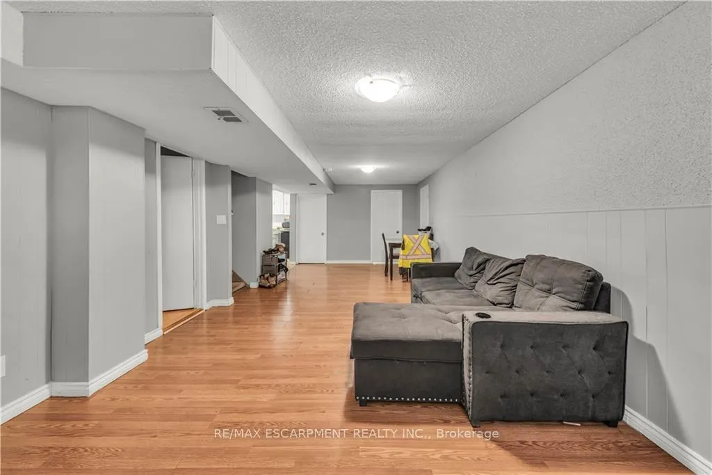 Photo 29 of 39 Bland Avenue, Hamilton, Stoney Creek — HOMEH