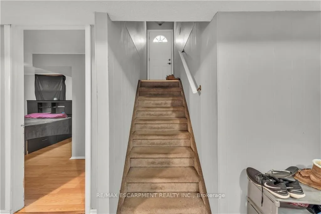 Photo 30 of 39 Bland Avenue, Hamilton, Stoney Creek — HOMEH
