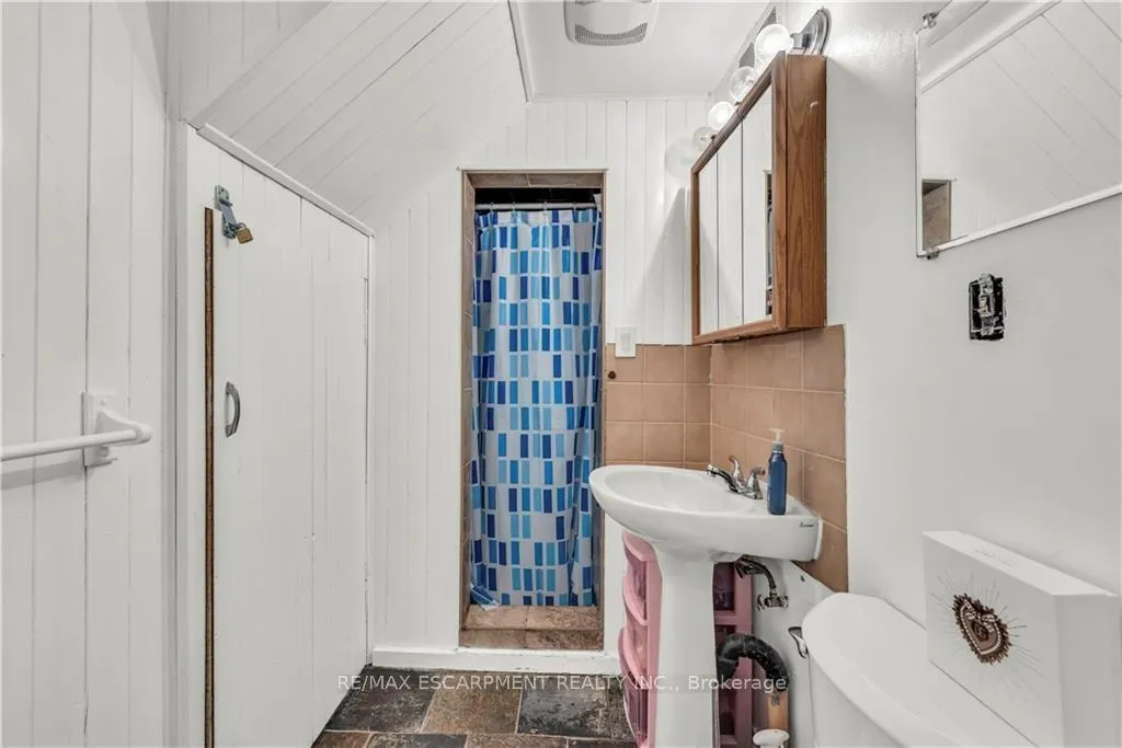 Photo 32 of 39 Bland Avenue, Hamilton, Stoney Creek — HOMEH