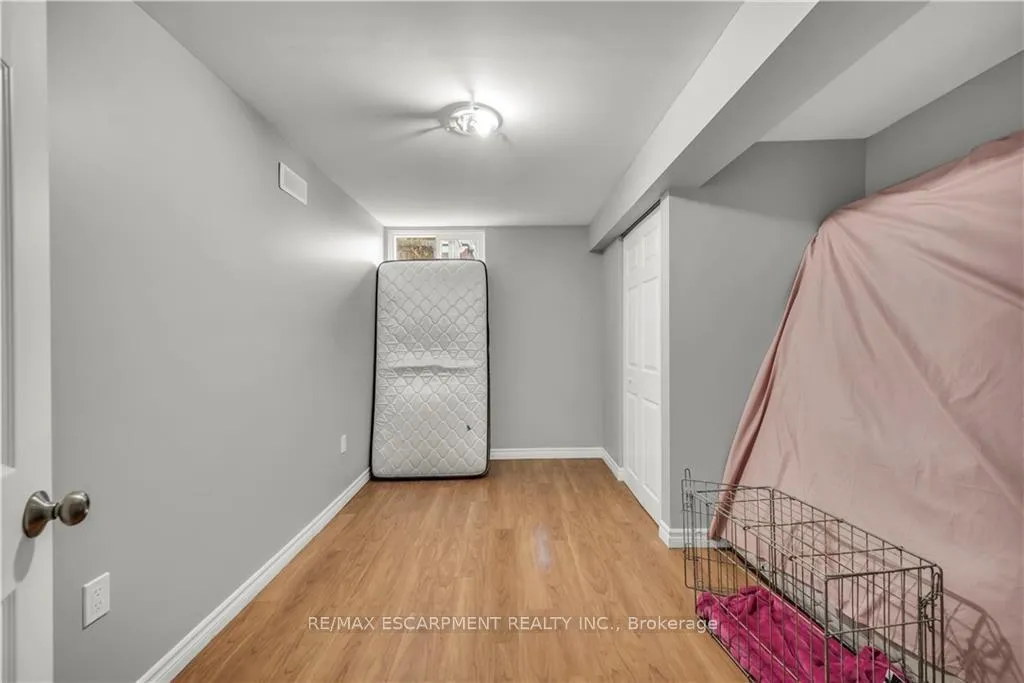 Photo 33 of 39 Bland Avenue, Hamilton, Stoney Creek — HOMEH