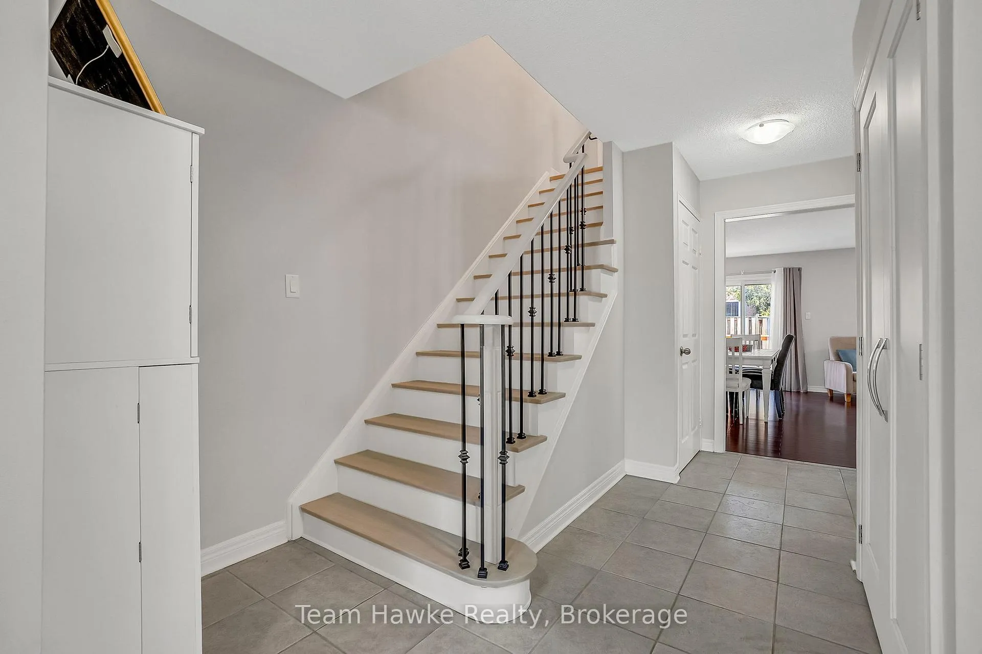Photo 3 of 15 White Boulevard, Vaughan, Brownridge — HOMEH