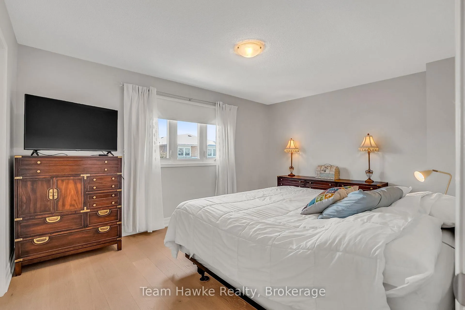 Photo 14 of 15 White Boulevard, Vaughan, Brownridge — HOMEH