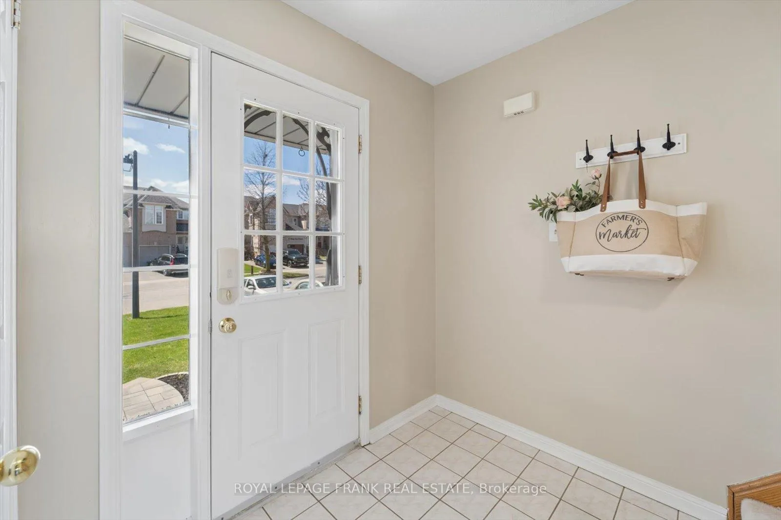 Photo 3 of 48 Shady Lane Crescent, Clarington, Bowmanville — HOMEH