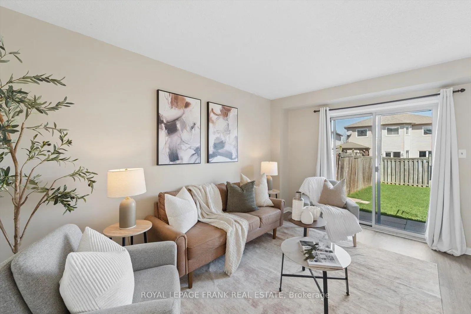 Photo 4 of 48 Shady Lane Crescent, Clarington, Bowmanville — HOMEH