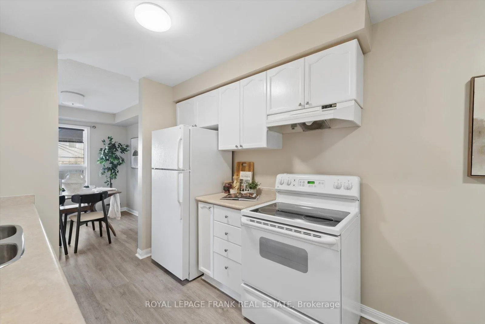 Photo 11 of 48 Shady Lane Crescent, Clarington, Bowmanville — HOMEH