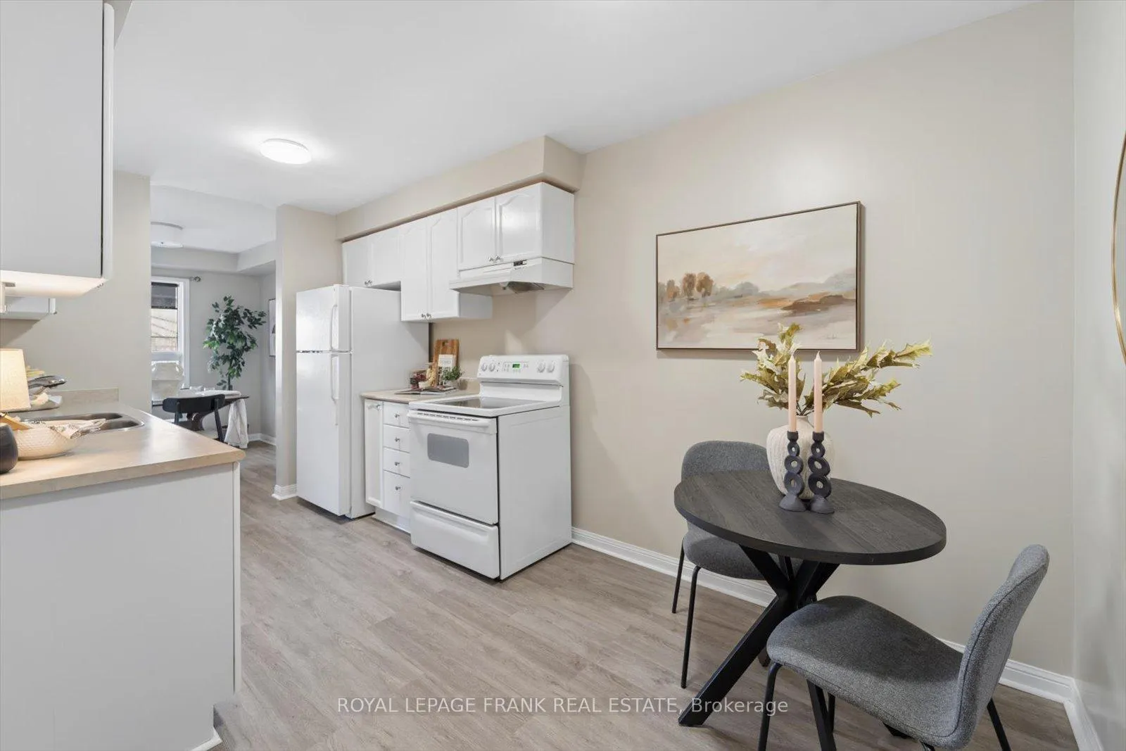 Photo 12 of 48 Shady Lane Crescent, Clarington, Bowmanville — HOMEH