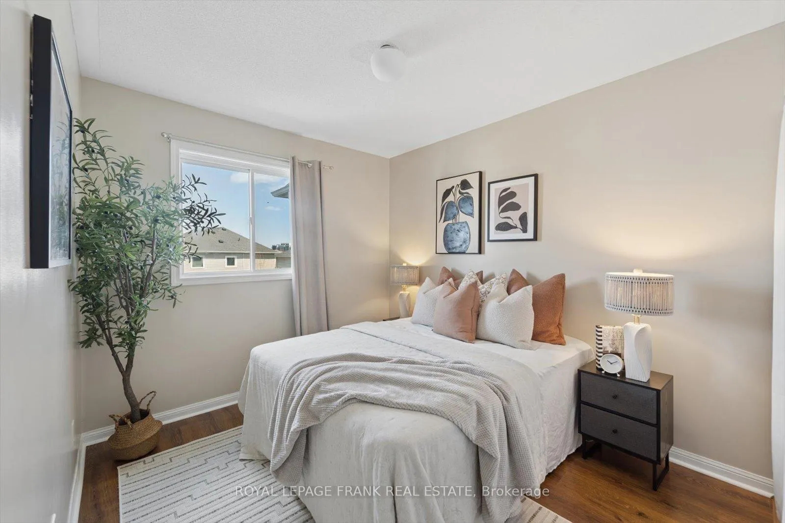 Photo 16 of 48 Shady Lane Crescent, Clarington, Bowmanville — HOMEH