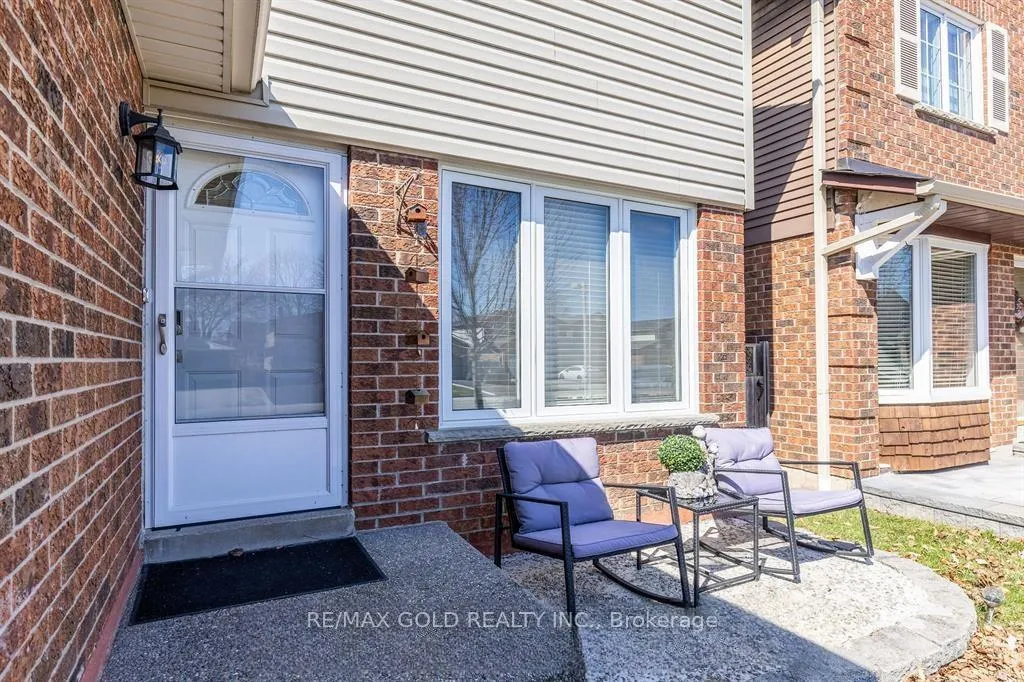 Photo 2 of 522 Roseheath Drive, Milton, Bronte Meadows — HOMEH