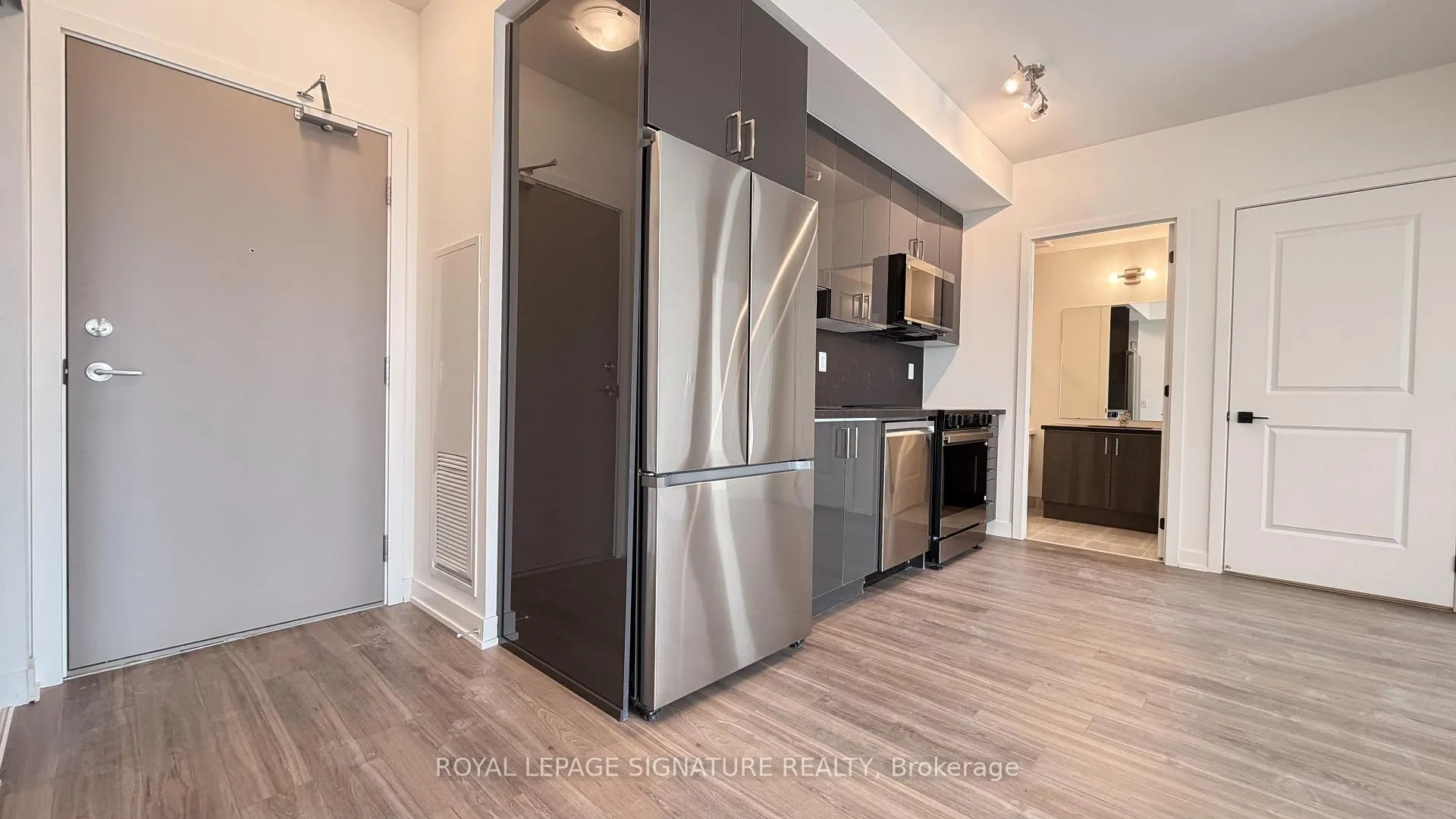 Photo 2 of Unit 2603, 1010 Sandy Beach Road, Pickering, Bay Ridges — HOMEH