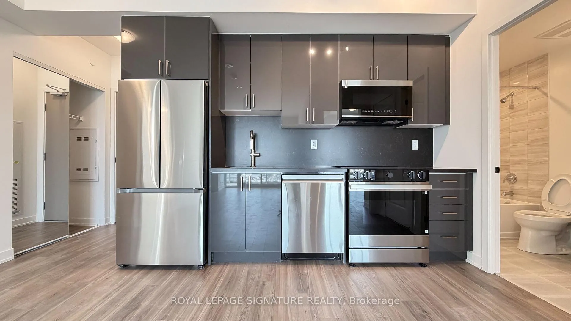 Photo 3 of Unit 2603, 1010 Sandy Beach Road, Pickering, Bay Ridges — HOMEH