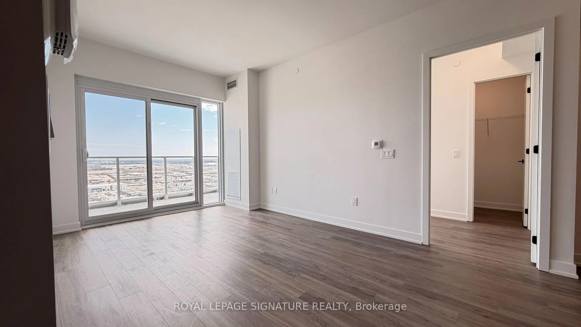 Photo 5 of Unit 2603, 1010 Sandy Beach Road, Pickering, Bay Ridges — HOMEH