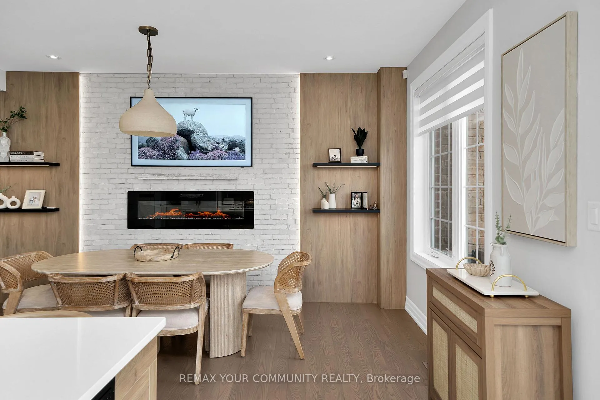 Photo 3 of 313 Kleinburg Summit Way, Vaughan, Kleinburg — HOMEH