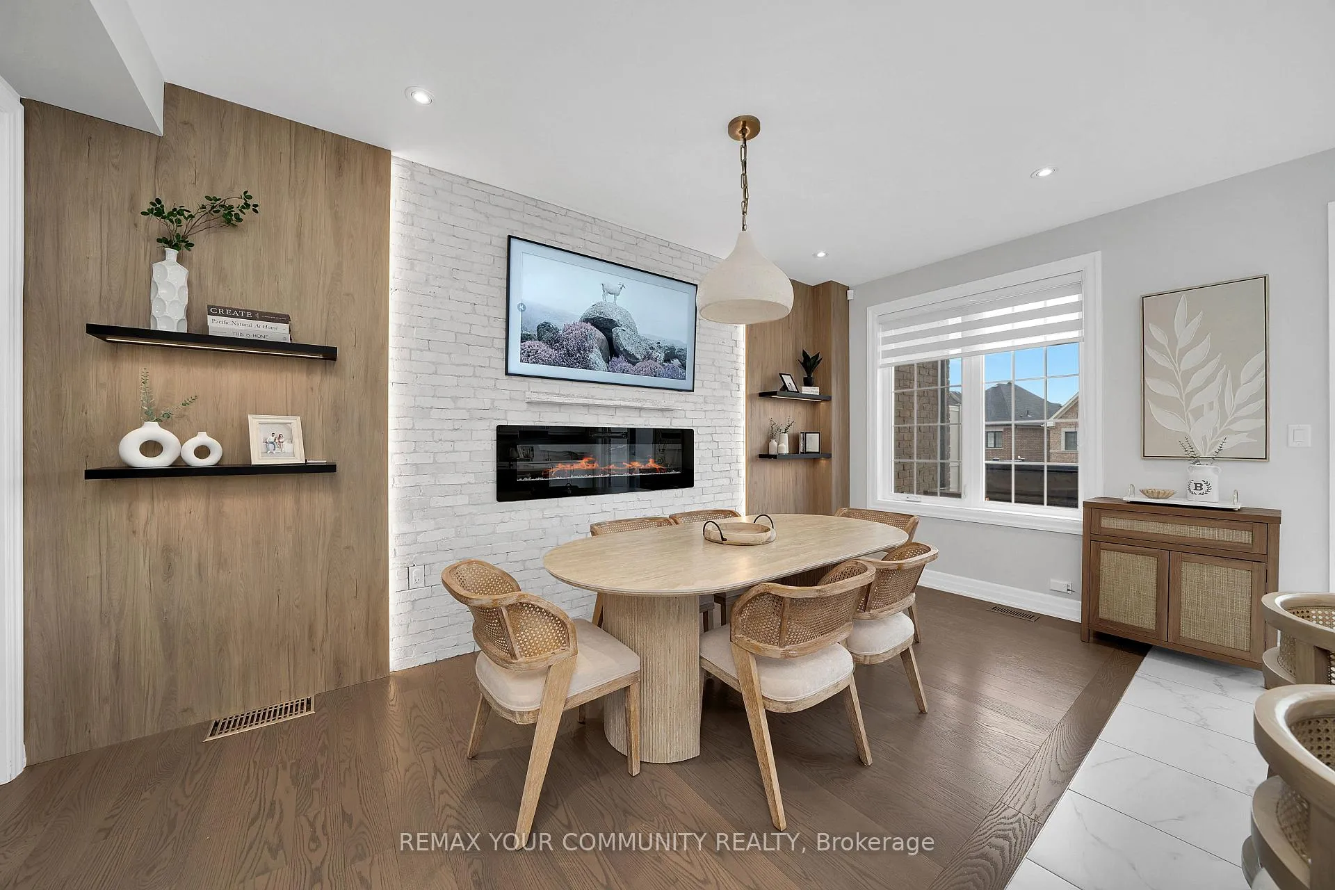 Photo 4 of 313 Kleinburg Summit Way, Vaughan, Kleinburg — HOMEH