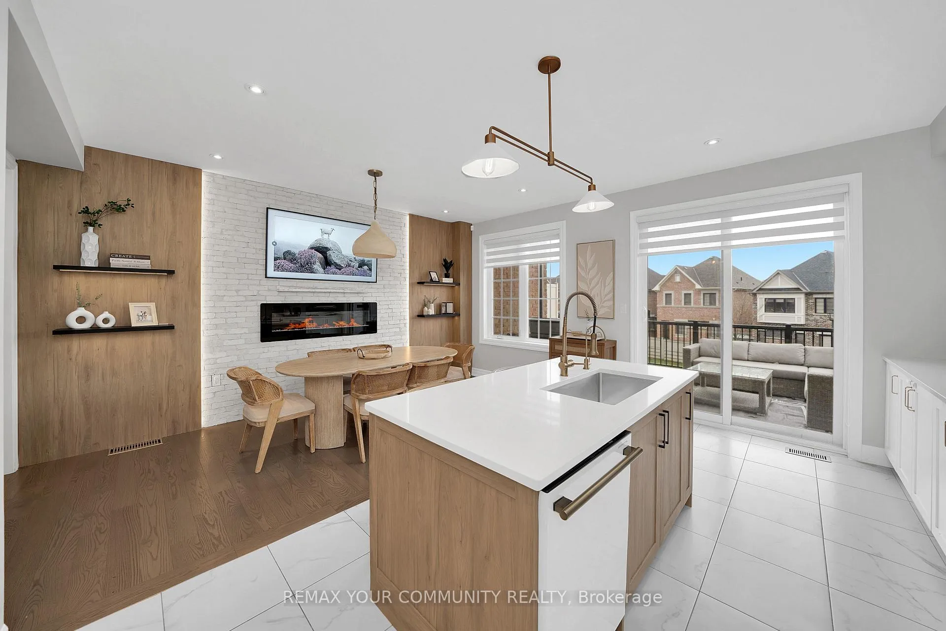 Photo 5 of 313 Kleinburg Summit Way, Vaughan, Kleinburg — HOMEH
