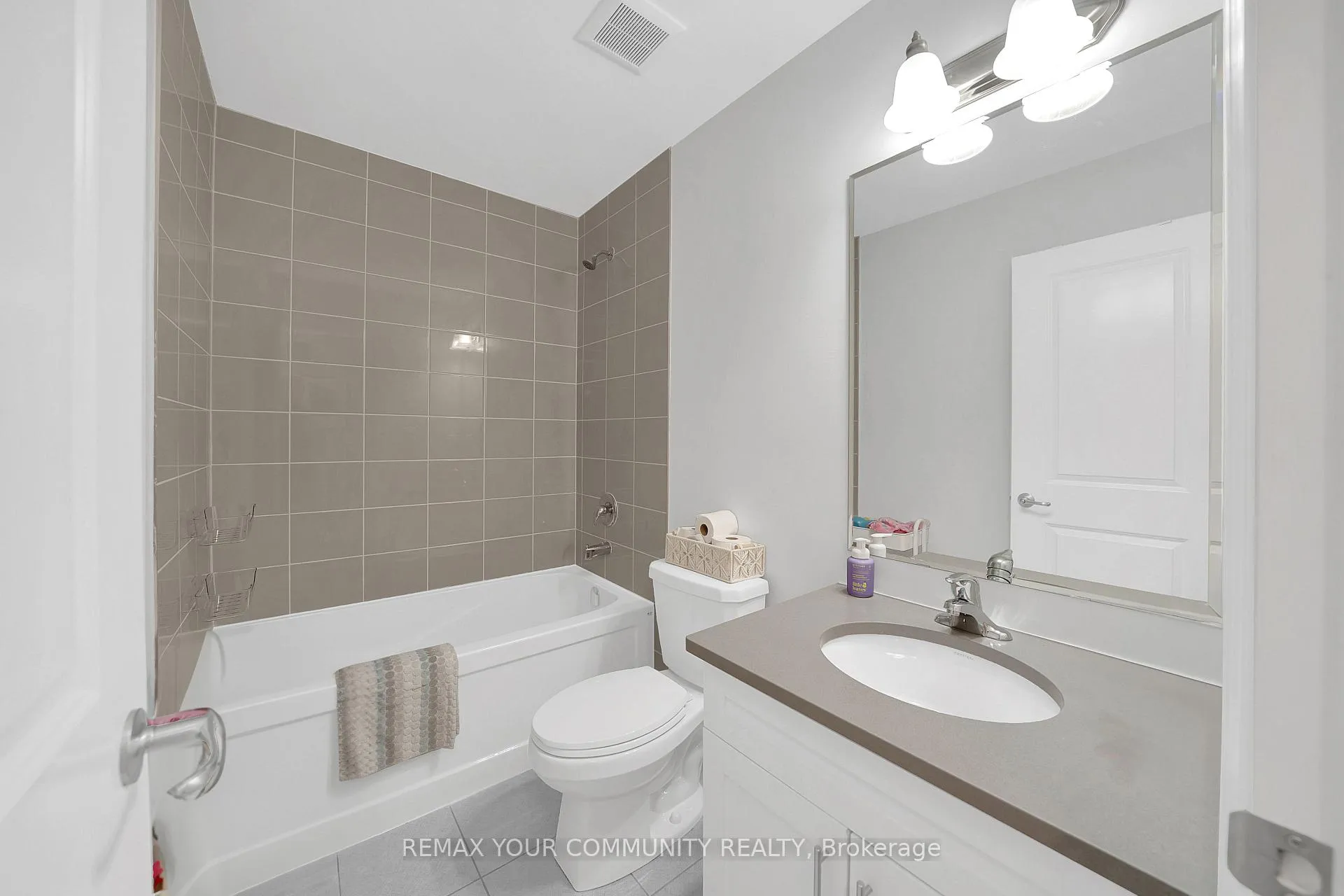 Photo 24 of 313 Kleinburg Summit Way, Vaughan, Kleinburg — HOMEH